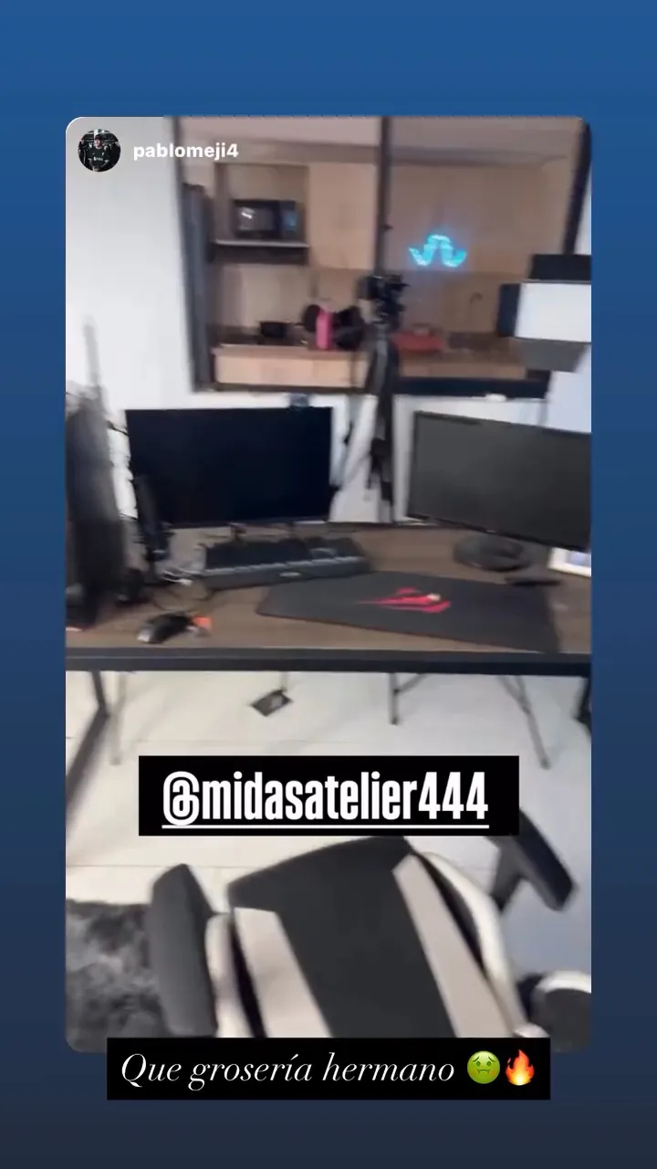 Historia de un cliente mostrando su estudio con un neón instalado