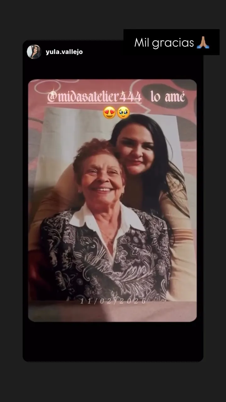 Historia de una clienta con un cuadro con la foto de dos mujeres abrazadas